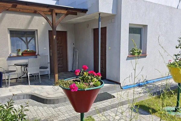 Domek 6 w agroturystyce U Marianny w Mikoszewie — weranda